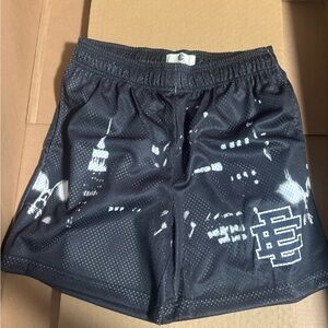 ER SHORTS 
Brand new